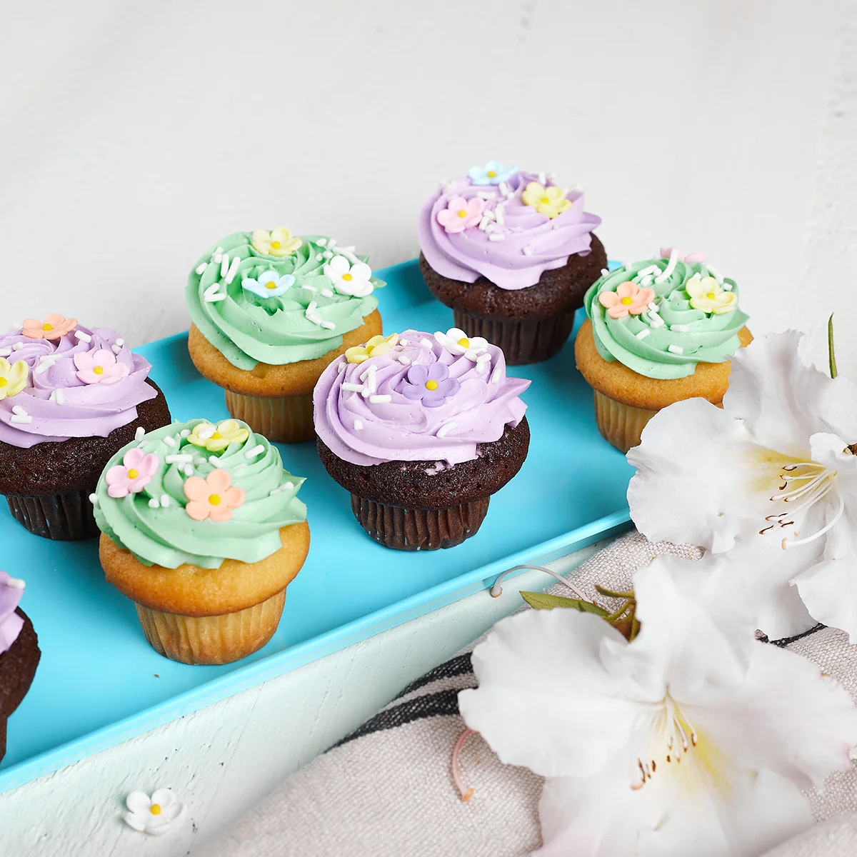 Vanilla Bouquet Cupcake - Image 4